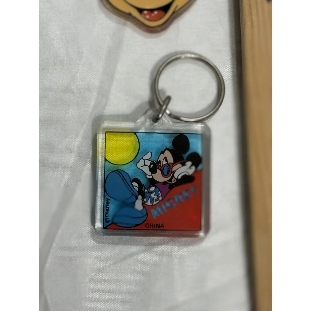 Mickey Mouse‎ Lot of  12 Vintage Figurine Keychains And 1996 Metal Tin And Clips